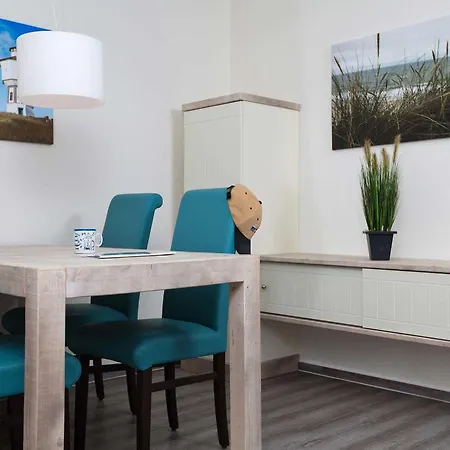 Hinrichs Apartment *